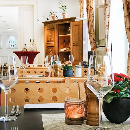 Pop-up-hotel Schloss Haniel 3*