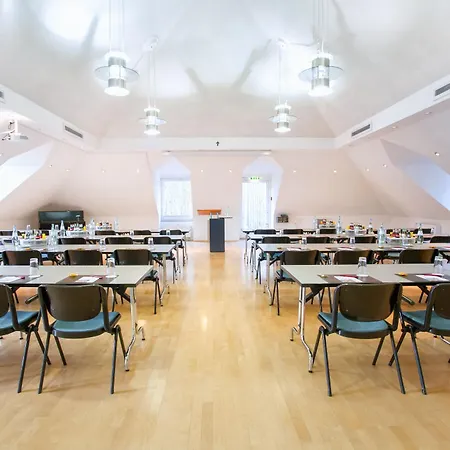 Pop-up-hotel Schloss Haniel Hotel 3*