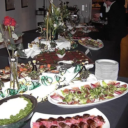 Pop-up-hotel Schloss Haniel 3*